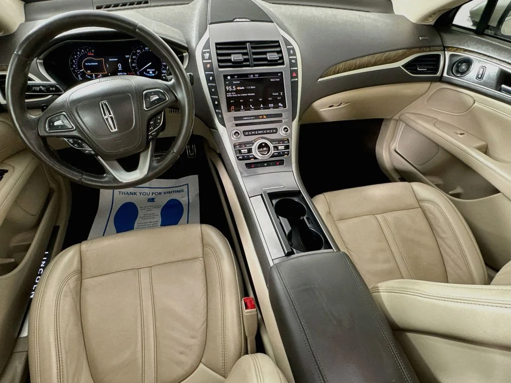 Used 2019 Pearl Metallic Lincoln Reserve image 27