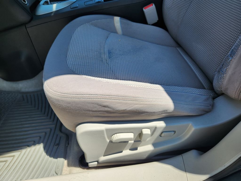 Used 2013 Blue Nissan SV image 19