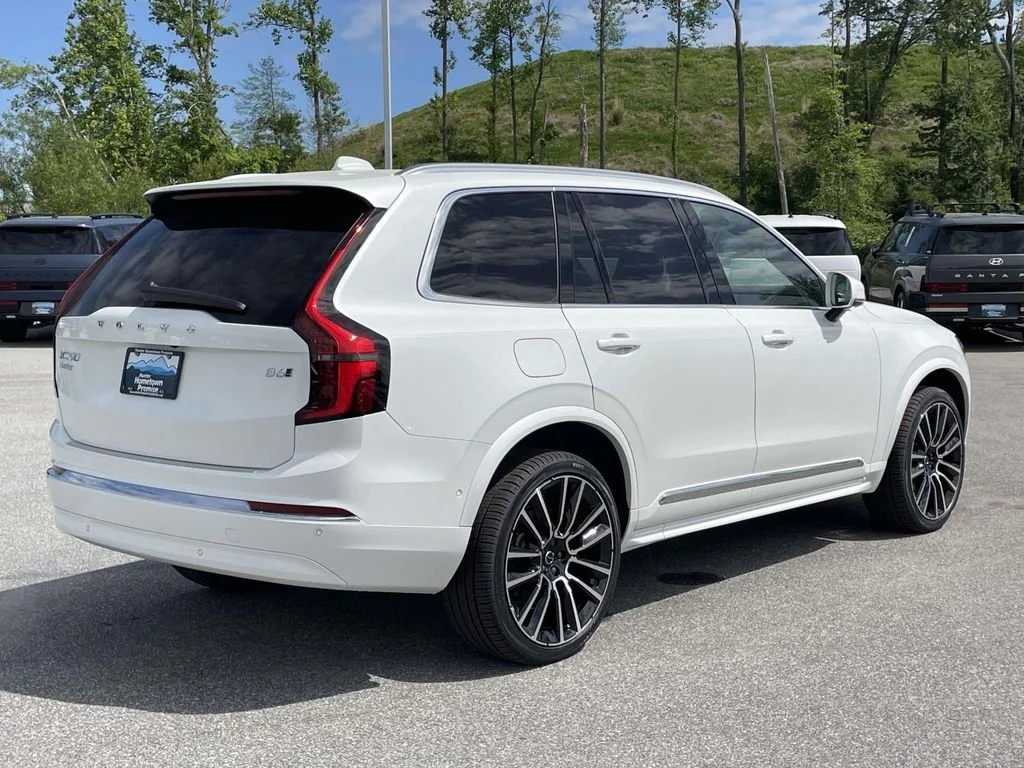 New 2026 Crystal White Volvo Plus image 28