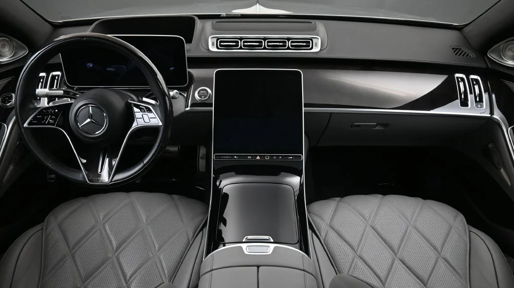 Used 2024 Silver Mercedes-Benz Maybach S 580 image 4