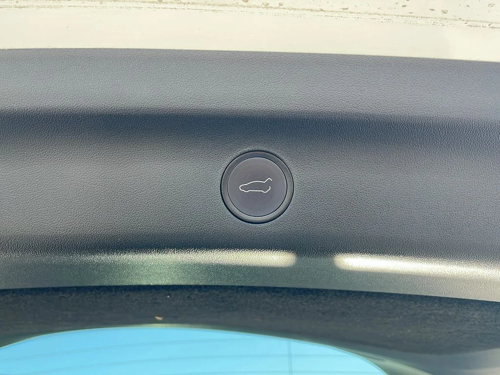 2022 Tesla Model Y Long Range - Photo 10