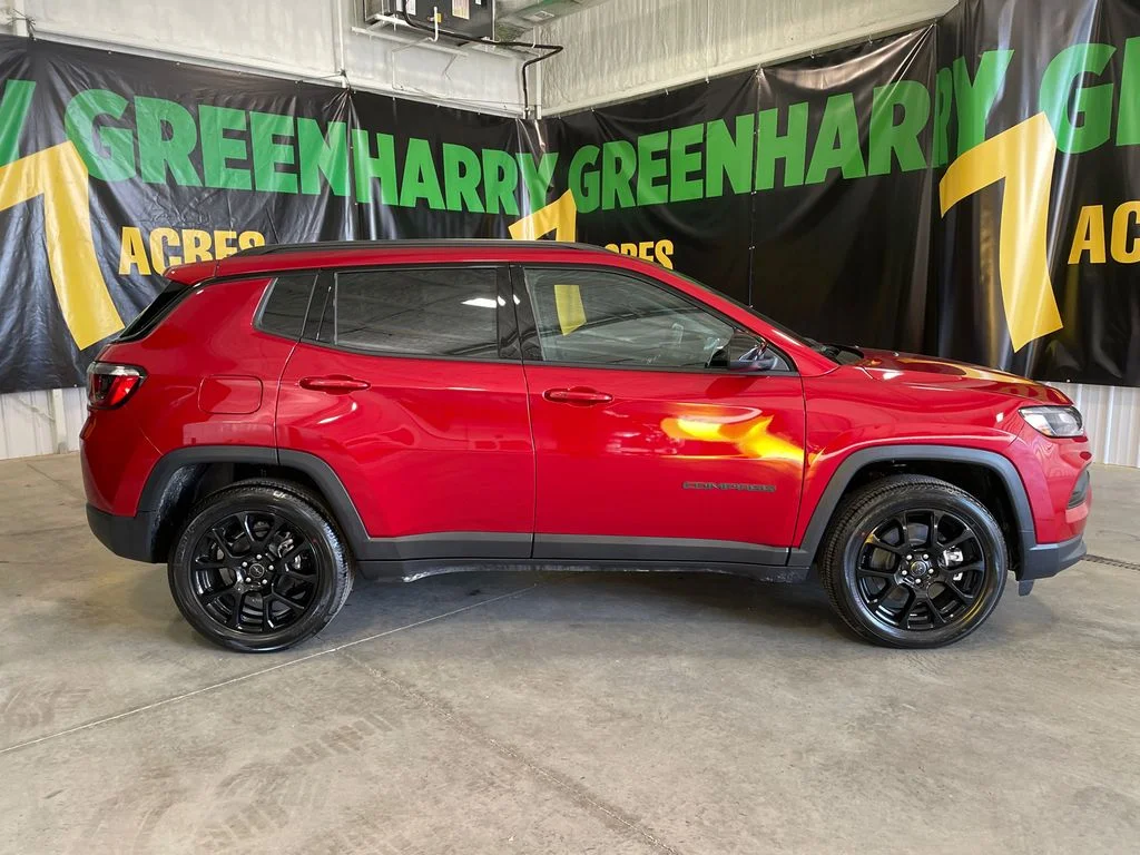 New 2026 Red Hot Pearlcoat Jeep Latitude Altitude image 4