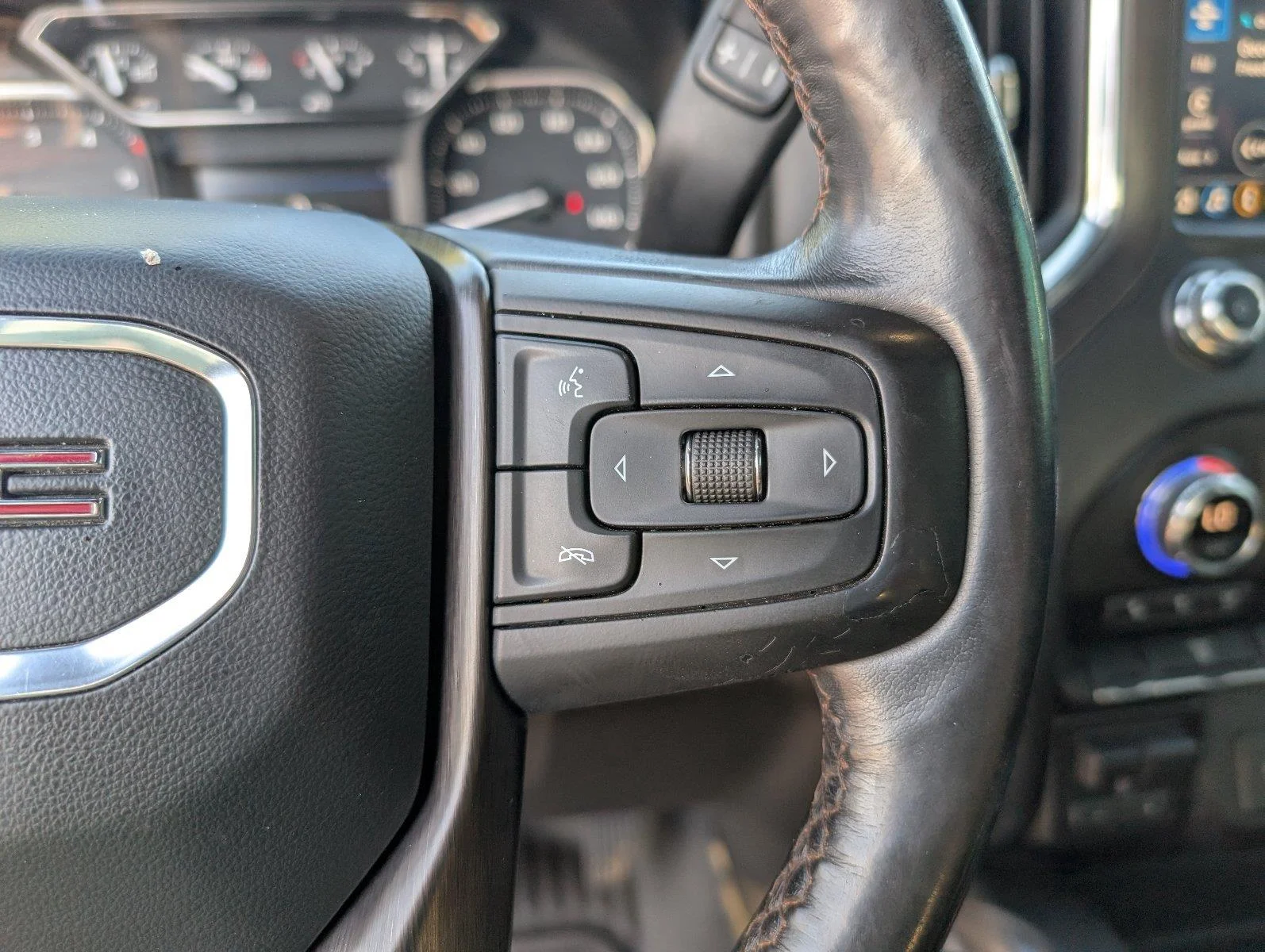 Used 2022 ONYX BLACK GMC AT4 image 28