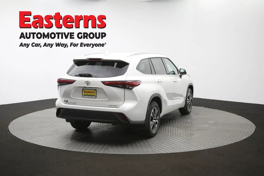 Used 2021 White Toyota XLE image 41