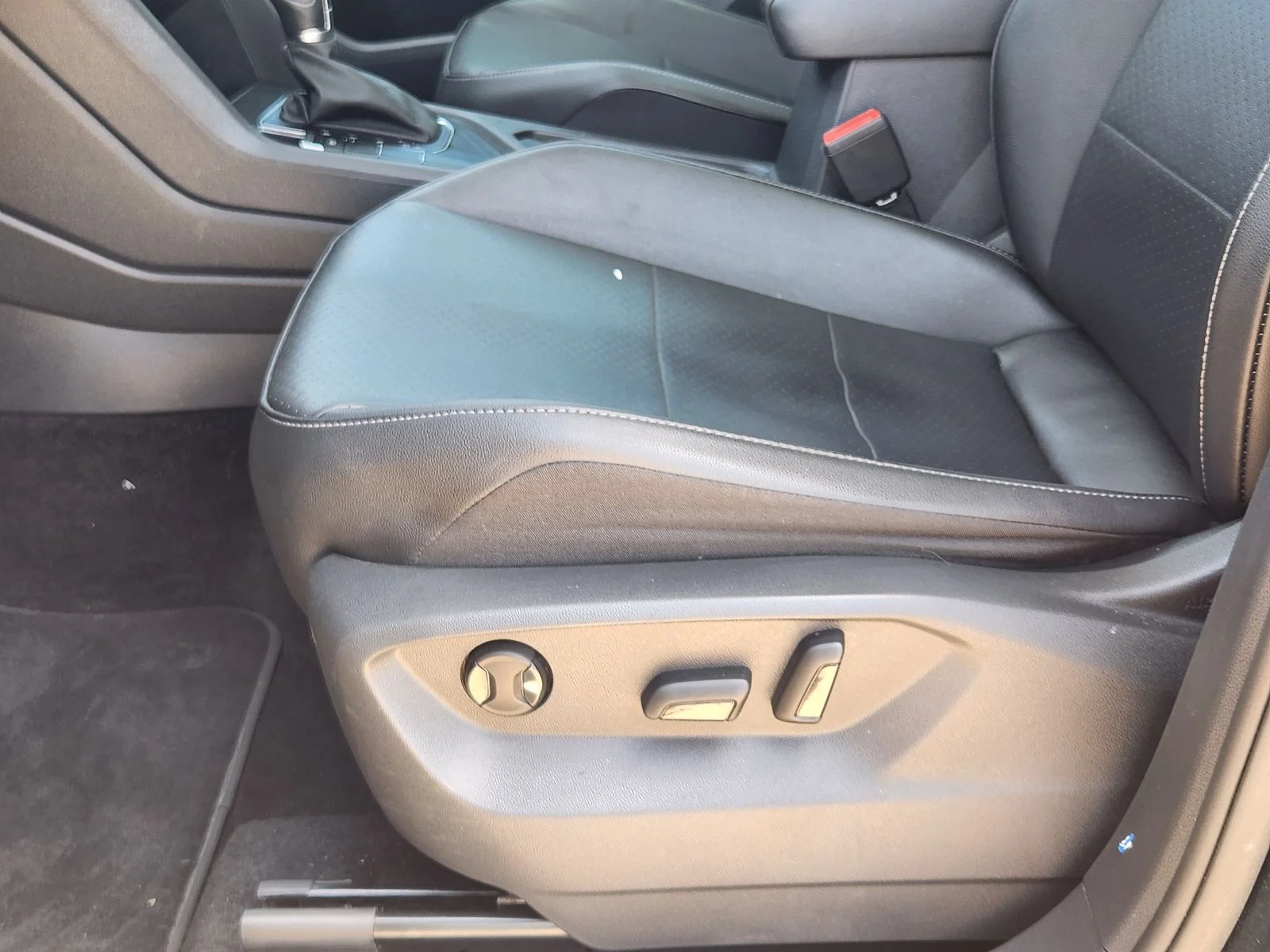 Used 2018 Green Volkswagen 2.0T SE image 24