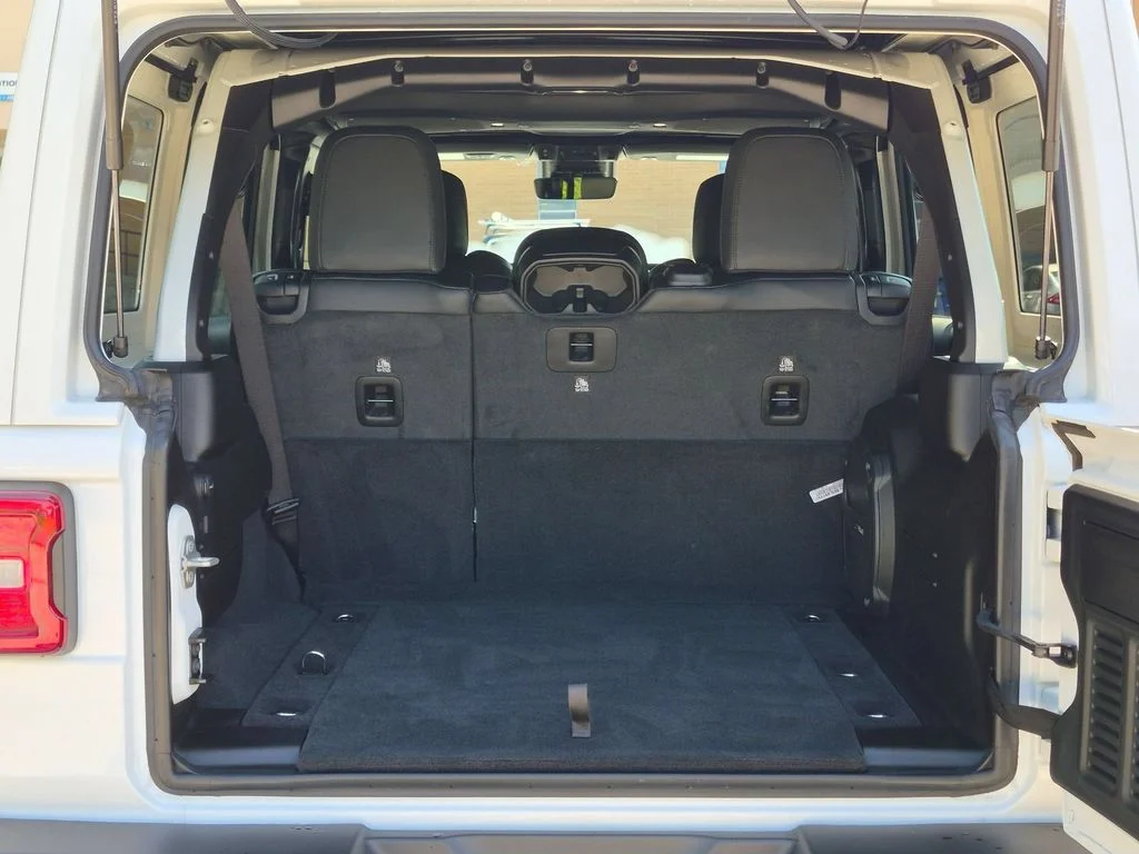 Used 2024 White Jeep Rubicon image 6