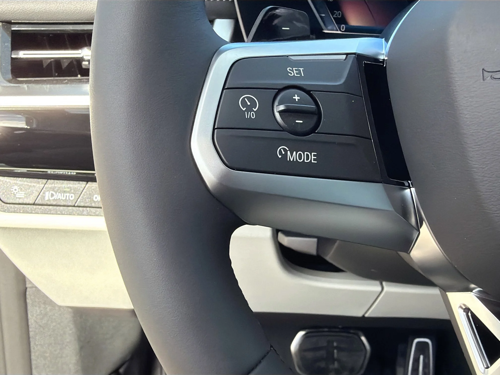 New 2026 Space Silver Metallic BMW xDrive28i image 37