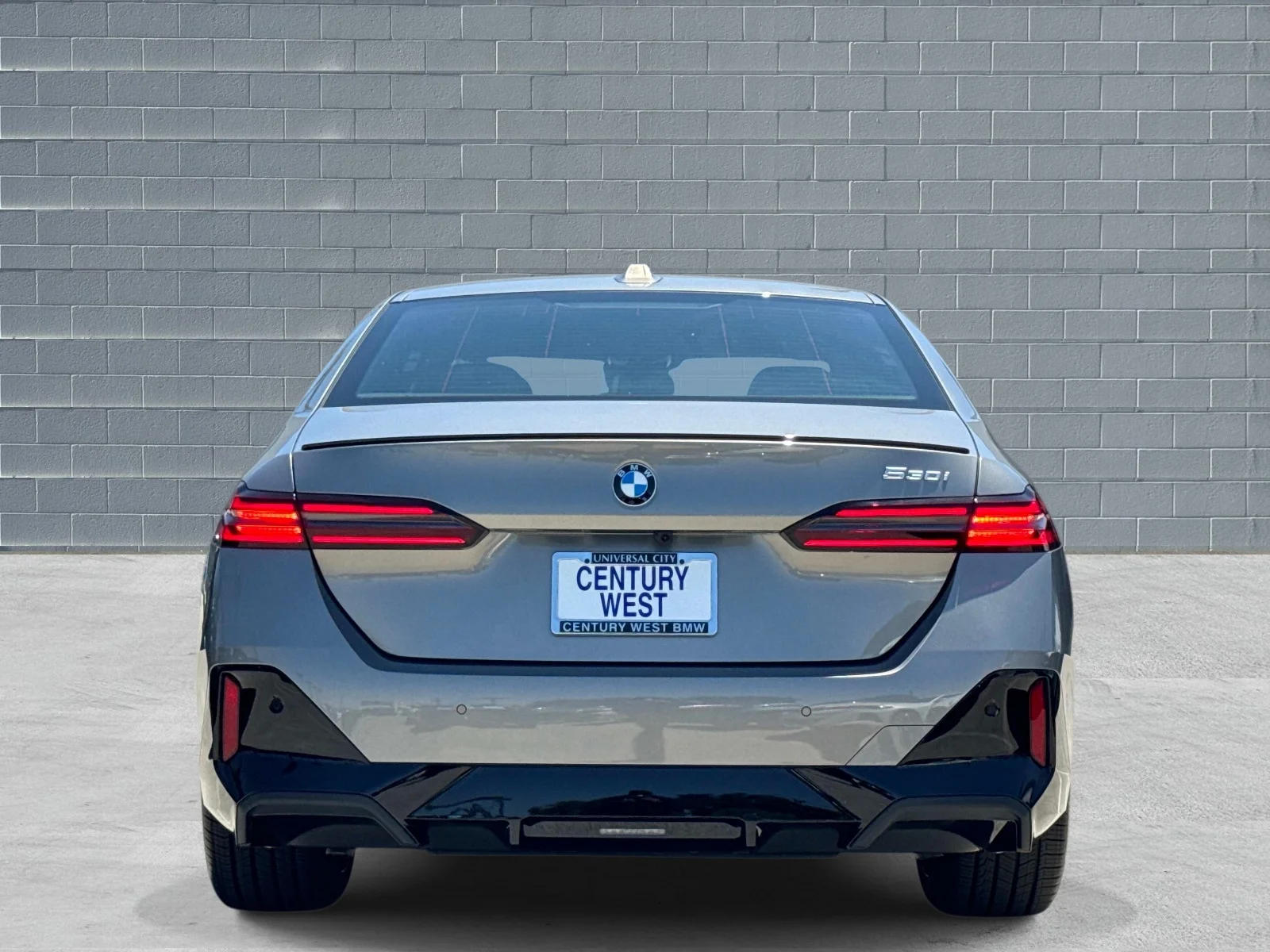 New 2027 Oxide Grey Metallic BMW 530i Sedan image 4