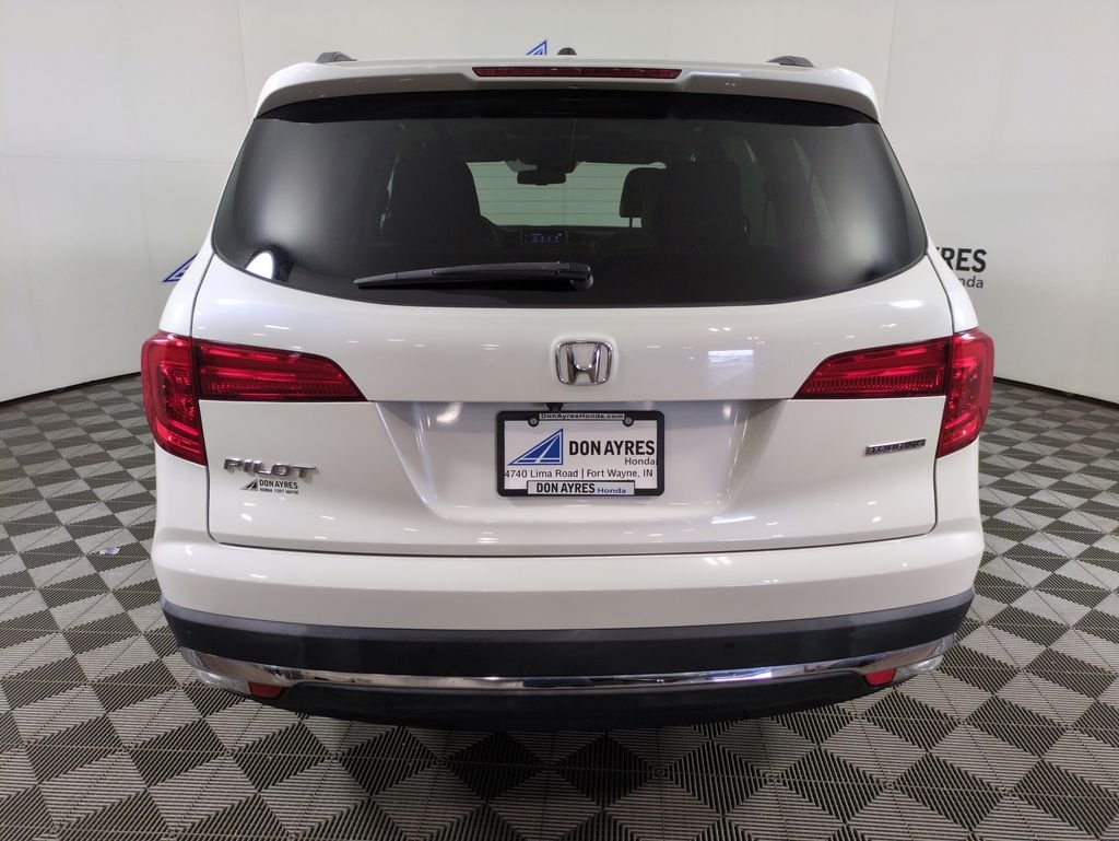 Used 2017 White Diamond Pearl Honda Touring image 4