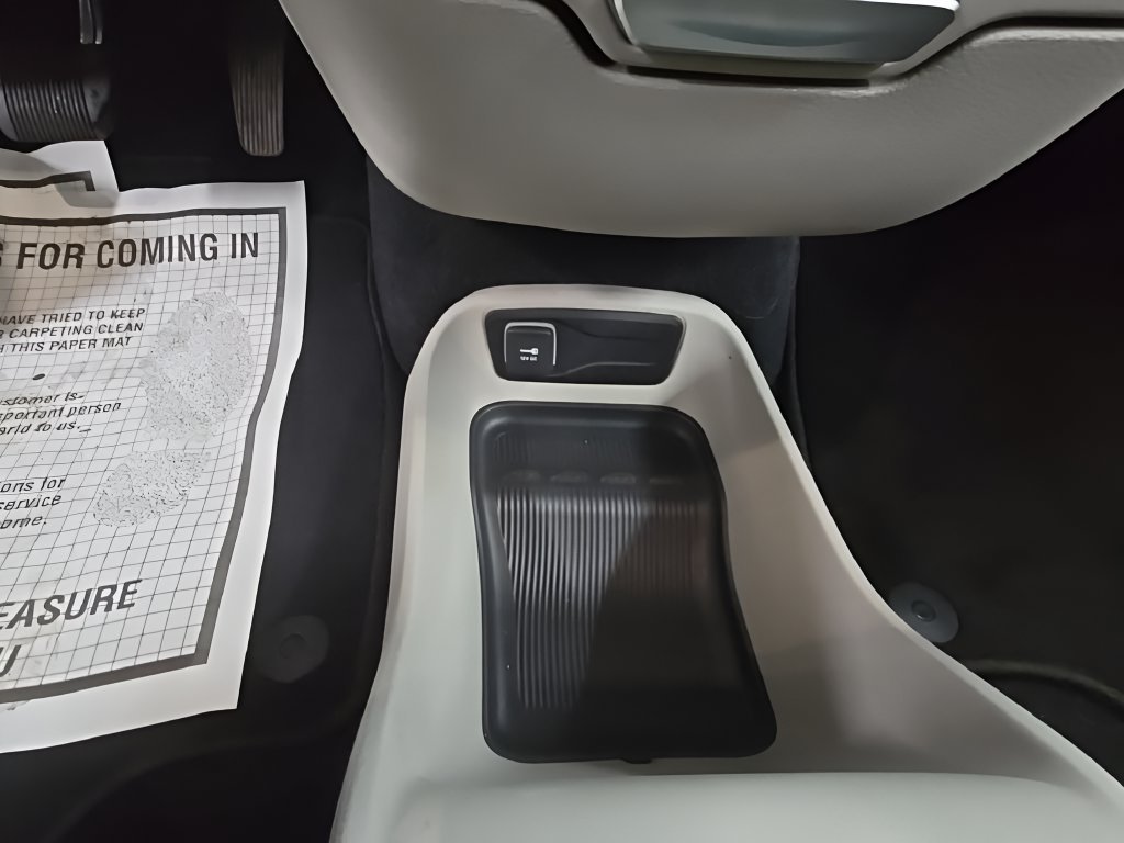 Used 2022 White Chrysler LX image 25