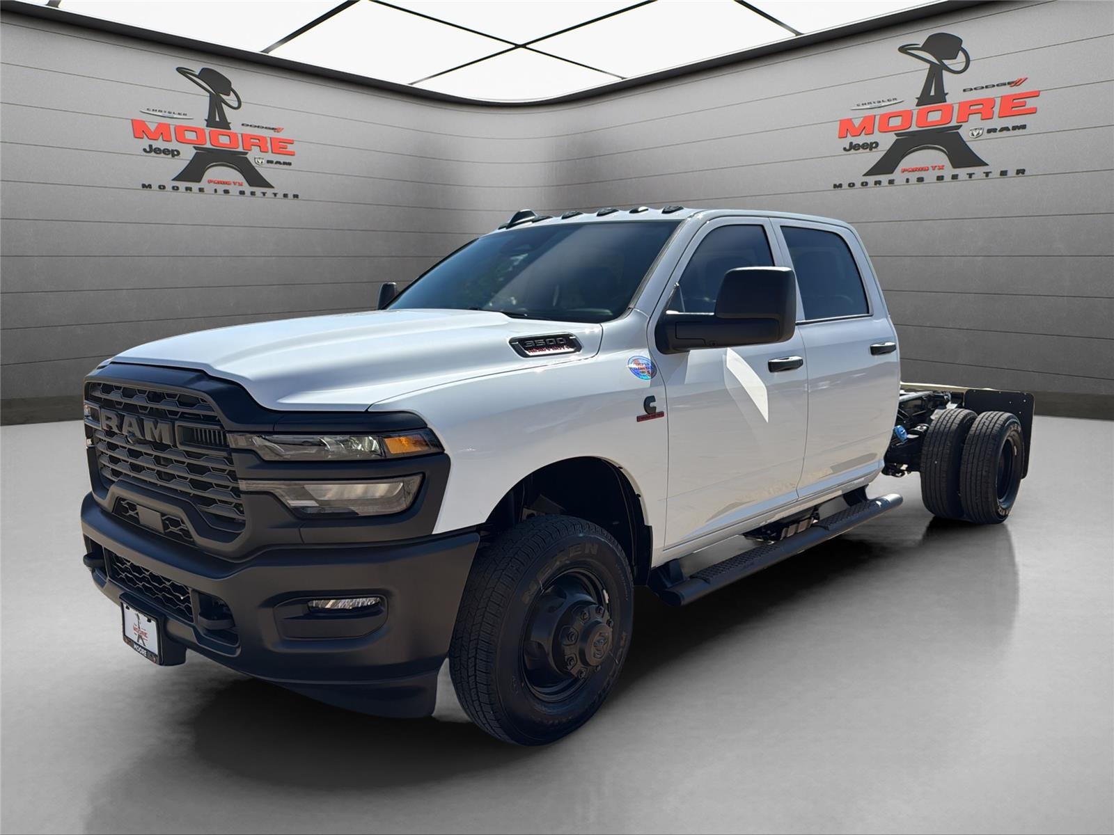 New 2026 Bright White Clear-Coat Exterior Paint RAM Tradesman image 3