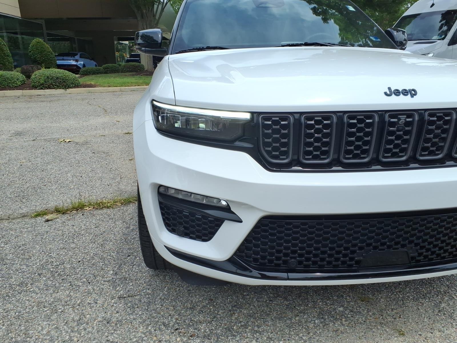 Used 2025 Bright White Clearcoat Jeep Summit Reserve image 3