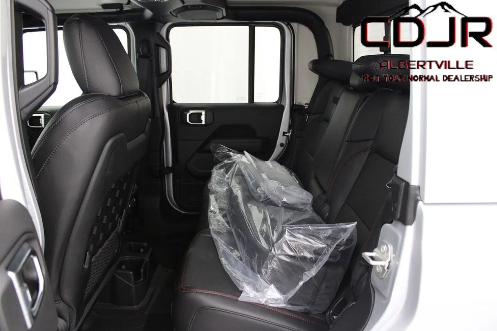 Used 2023 Silver Jeep Rubicon image 27