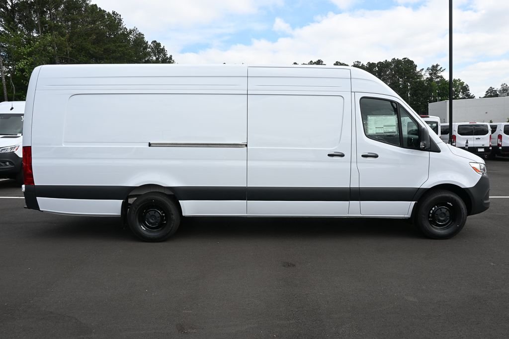 New 2026 Arctic+White Mercedes-Benz Cargo 170 WB image 22