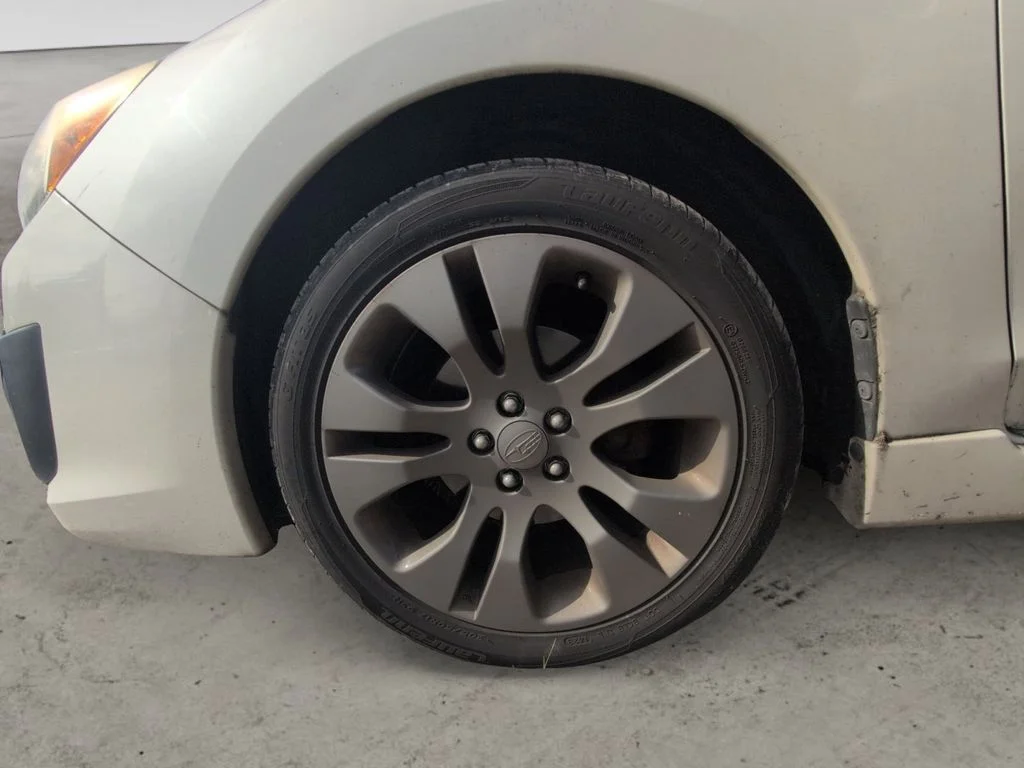 Used 2013 White Subaru 2.0i Sport Premium image 11