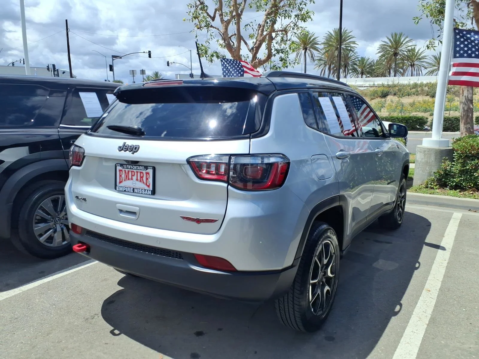 Used 2025 Silver Zynith Metallic Clearcoat Jeep Trailhawk image 16