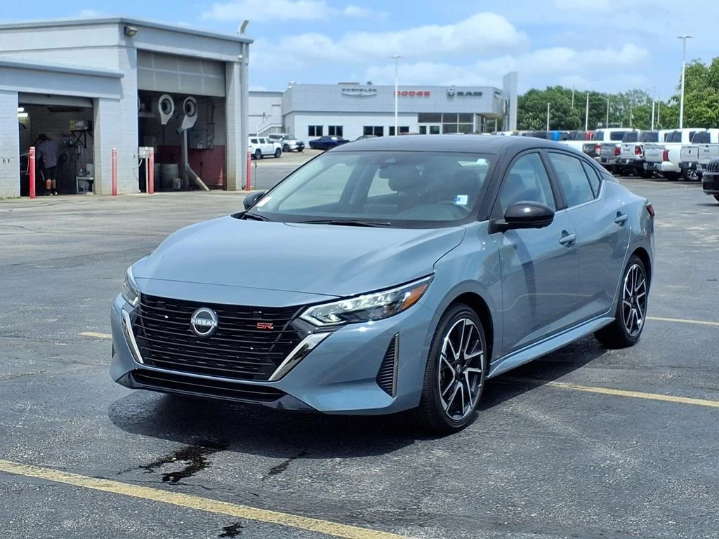 Used 2025 Nissan Sentra SR with VIN 3N1AB8DV8SY423794 for sale in Kansas City
