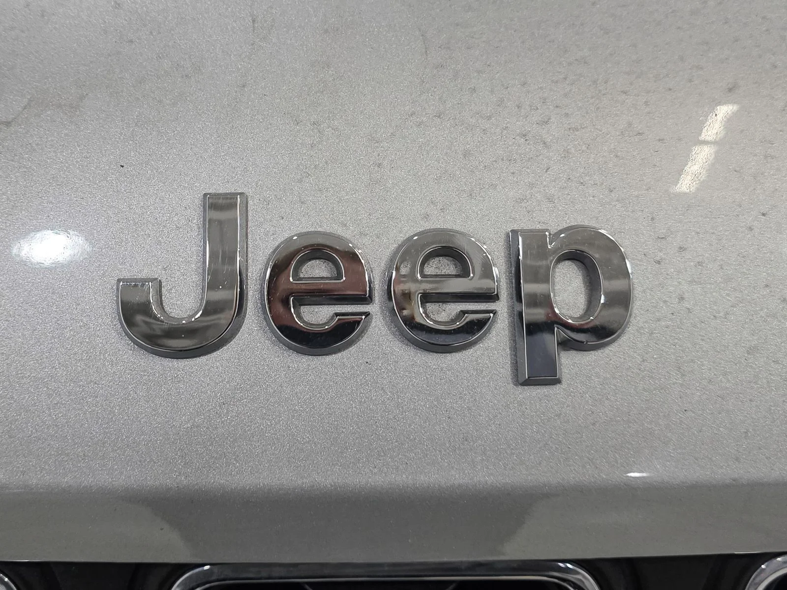 Used 2023 Silver Jeep Laredo image 13