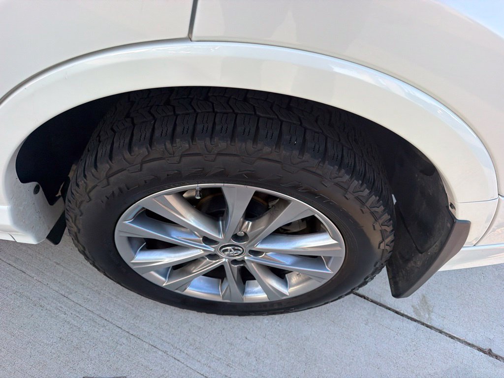 Used 2017 White Toyota Platinum image 13