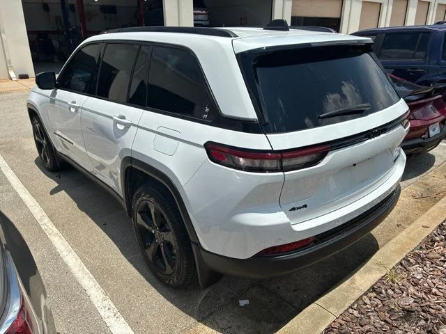Used 2023 Bright White Clearcoat Jeep Limited image 4