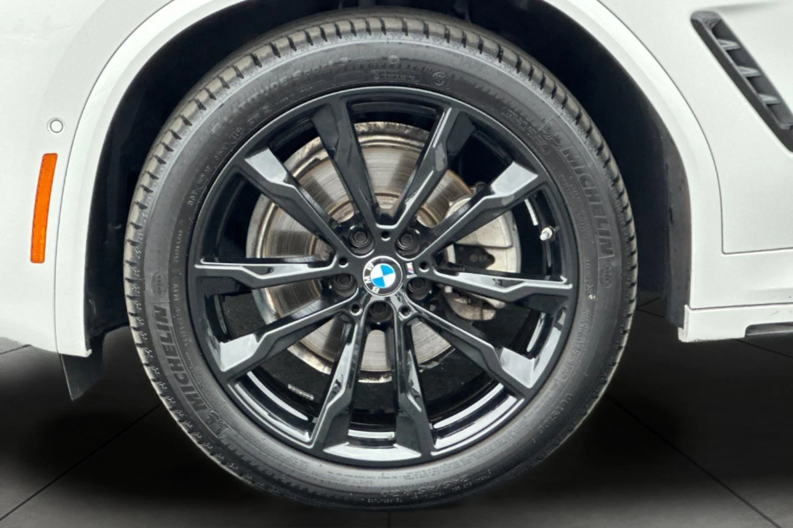 Used 2024 Alpine White BMW sDrive30i image 26