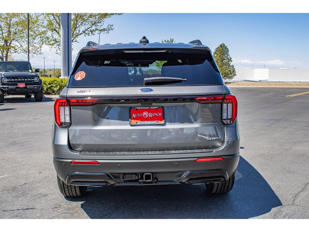 Used 2025 Carbonized Gray Metallic Ford ST-Line image 7