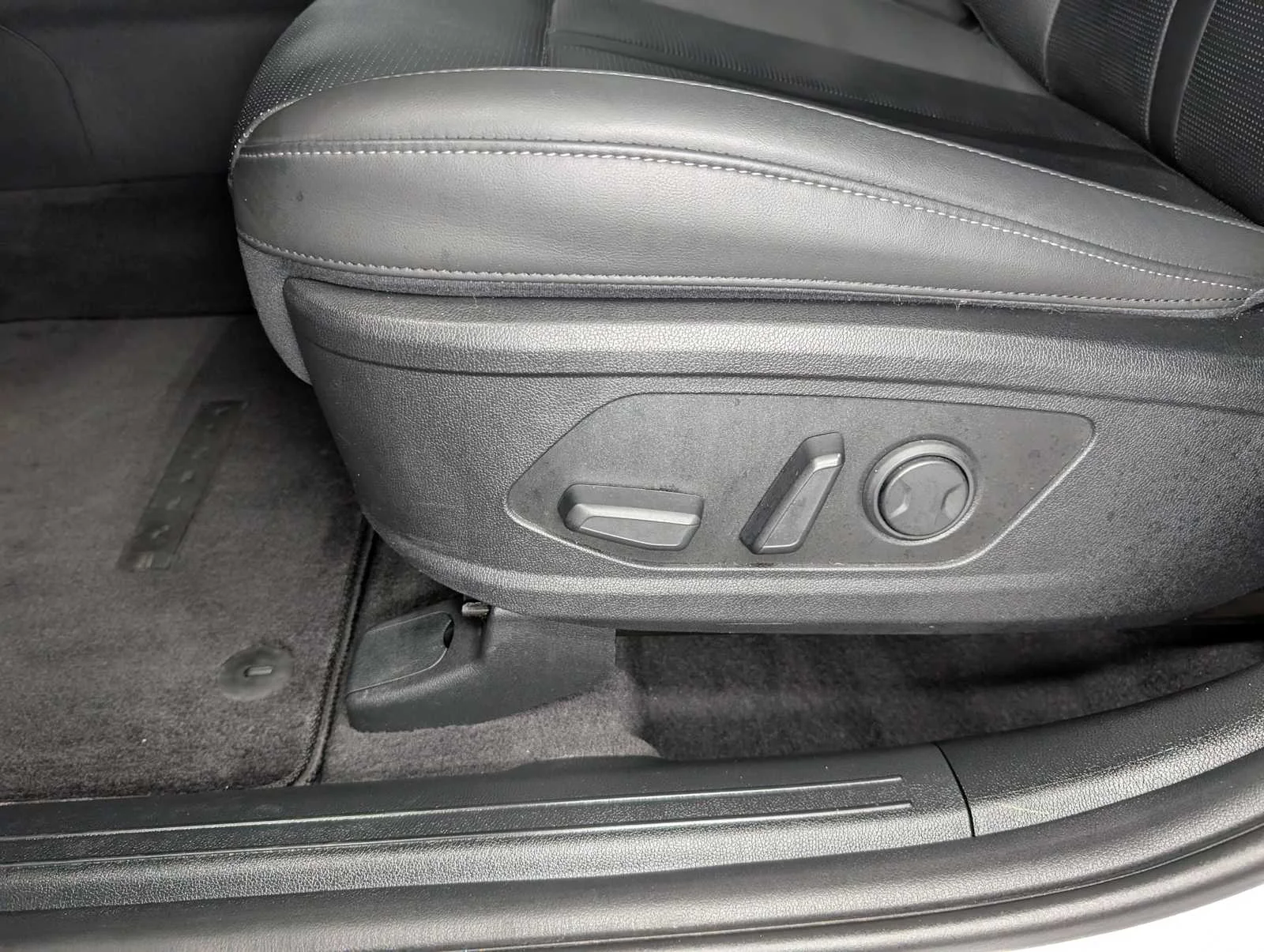Used 2025 Glacial White Pearl Kia S image 40