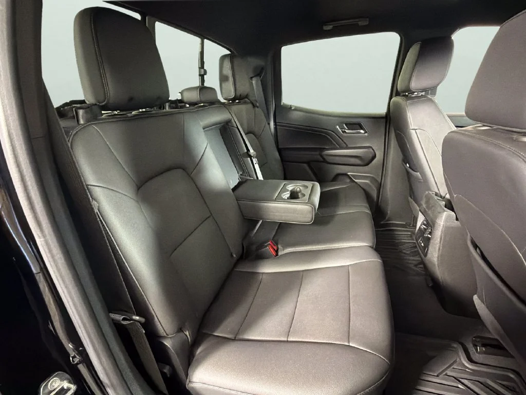Used 2023 BLACK Chevrolet 4WD LT image 29