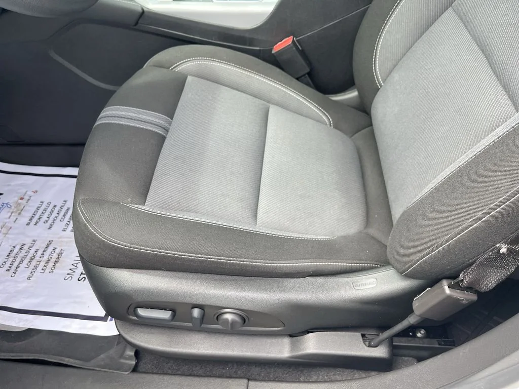Used 2023 White Chevrolet LT image 12
