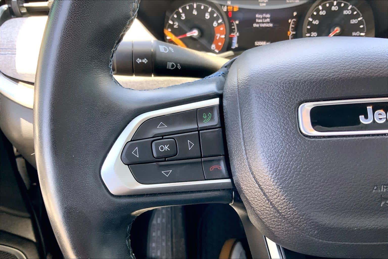Used 2022 Diamond Black Crystal Pearlcoat Jeep Latitude image 21