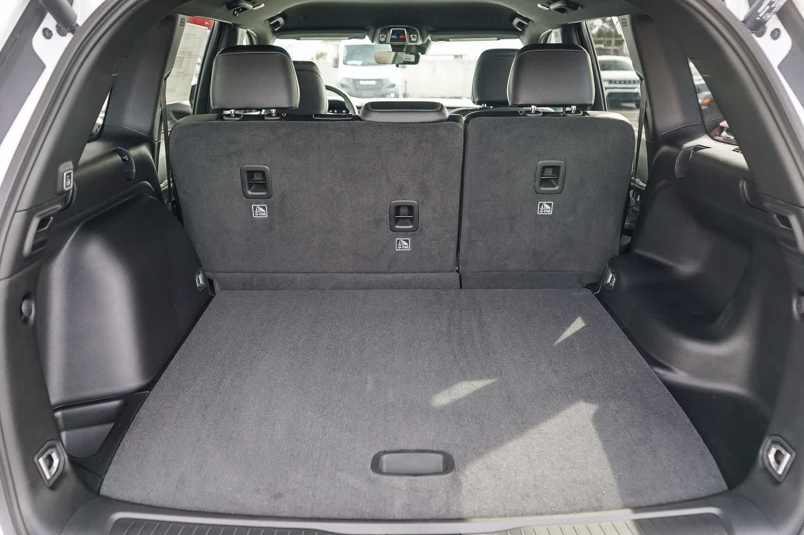 New 2026 Bright White Clearcoat Jeep Laredo Altitude image 11