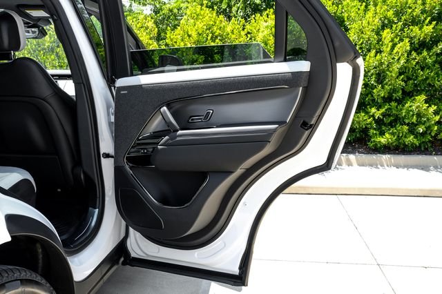 New 2026 Ostuni Pearl White Premium Metallic Land Rover Dynamic SE image 57