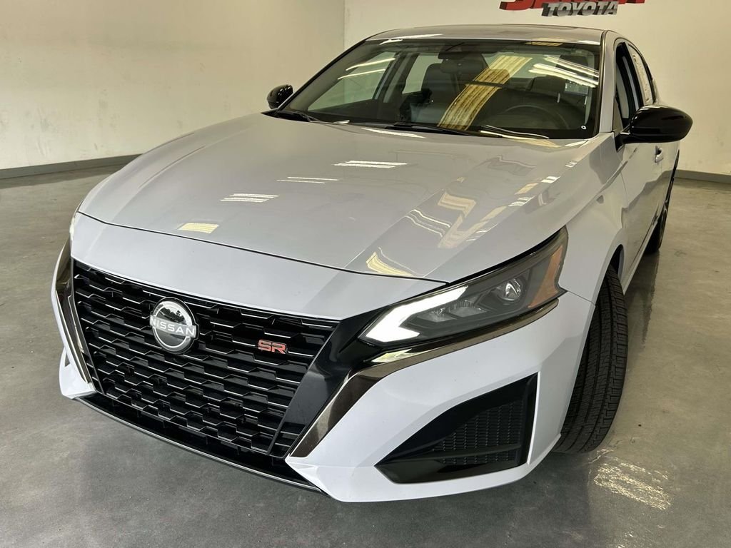 Used 2025 Gray Nissan 2.5 SR image 6