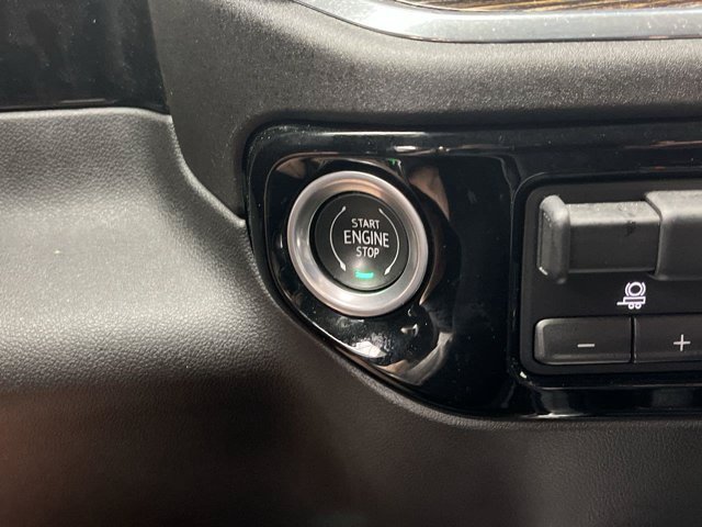 Used 2024 Summit White GMC Elevation image 22