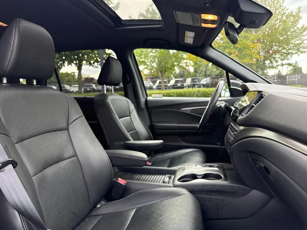 Used 2019 Lunar Silver Metallic Honda EX-L image 25