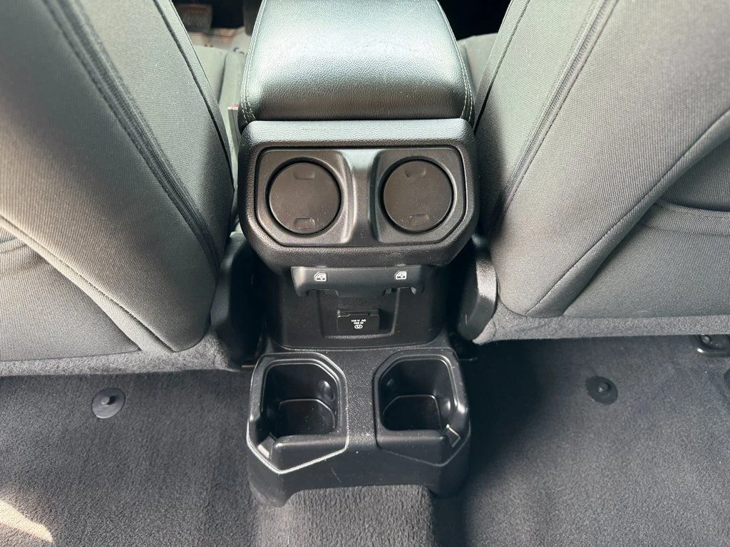 Used 2020 Silver Jeep Unlimited Sahara image 20