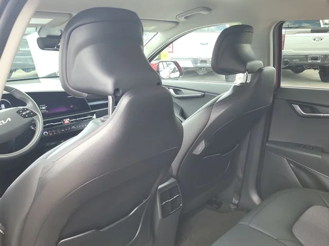 Used 2025 Red Kia Wind image 13