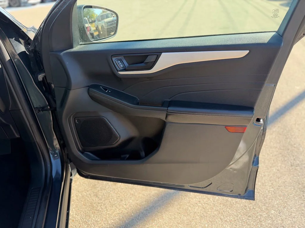 Used 2022 Blue Ford SE image 19