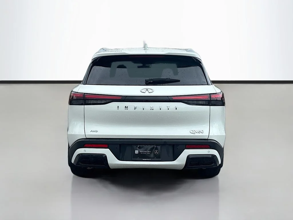 Used 2025 White INFINITI LUXE image 4