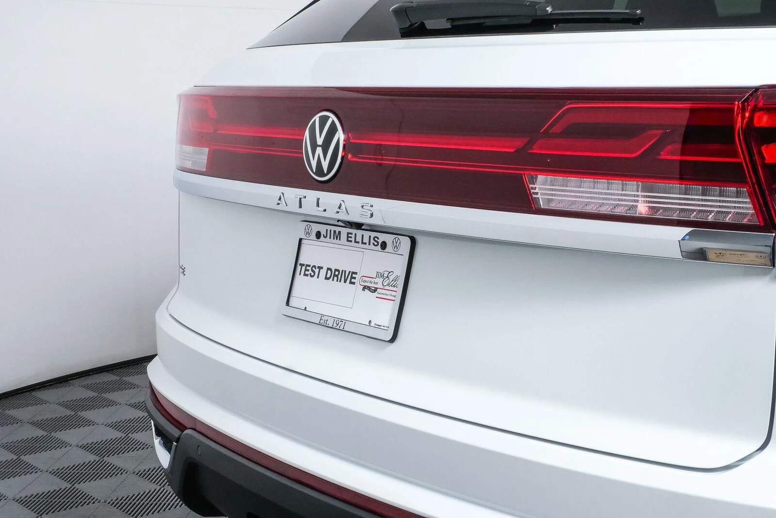 New 2026 Opal White Pearl Volkswagen 2.0T SE w/Technology image 34