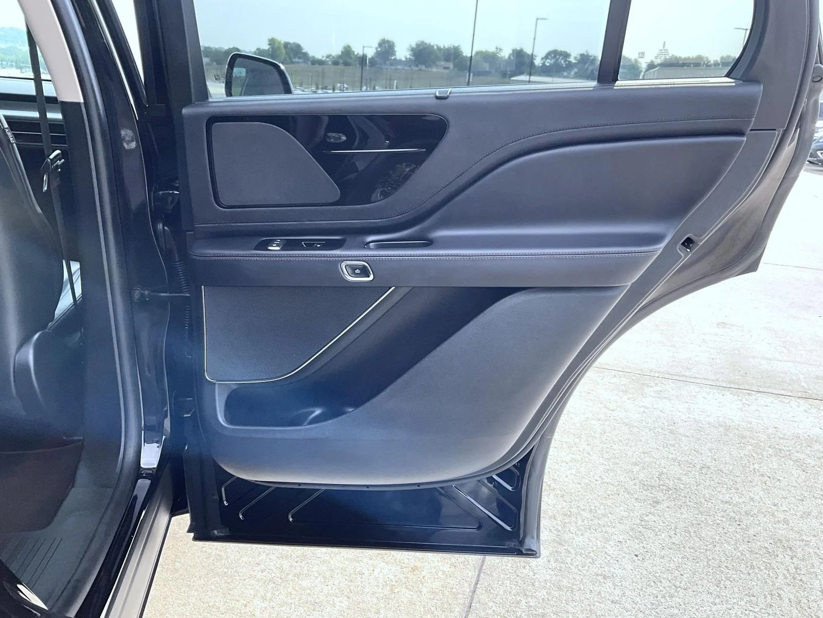 Certified Used 2023 Black Lincoln Livery image 22
