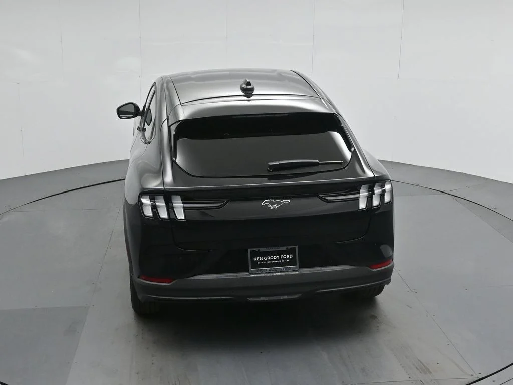 New 2026 Shadow Black Ford Select image 39