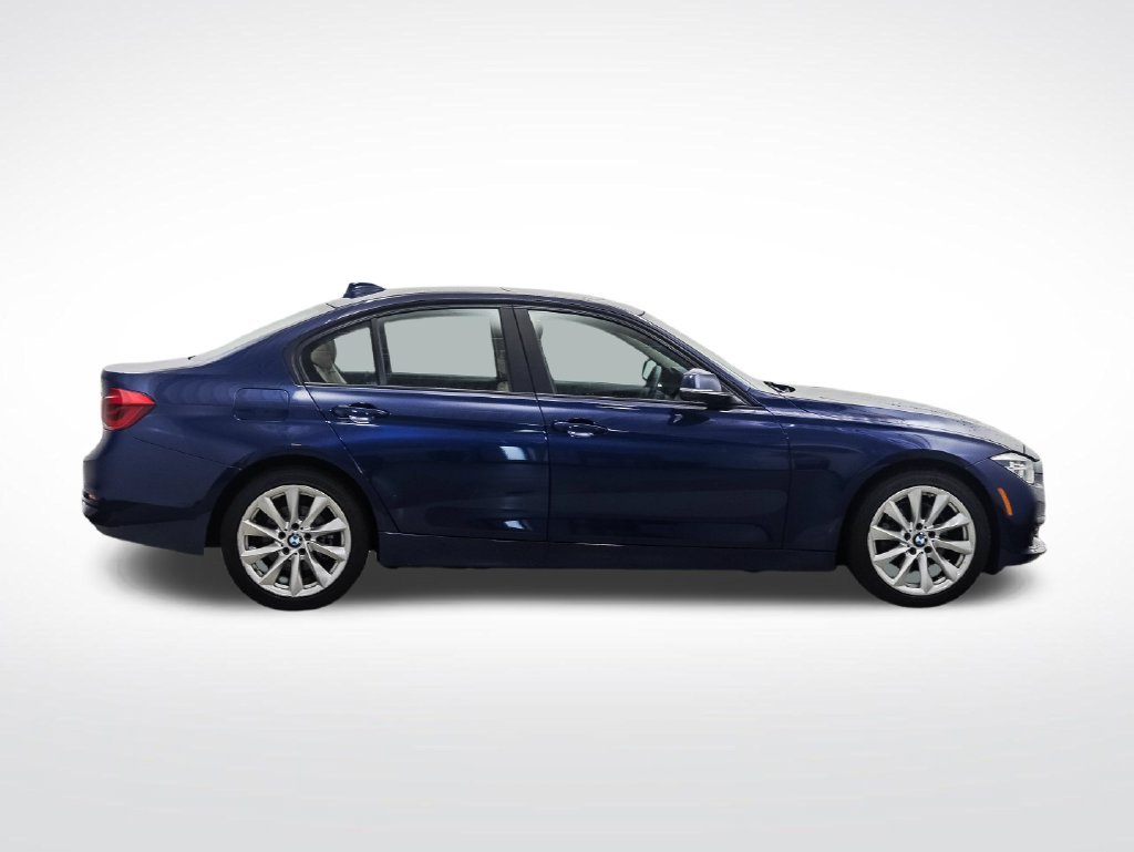 Used 2018 Blue Metallic BMW 320i xDrive image 6