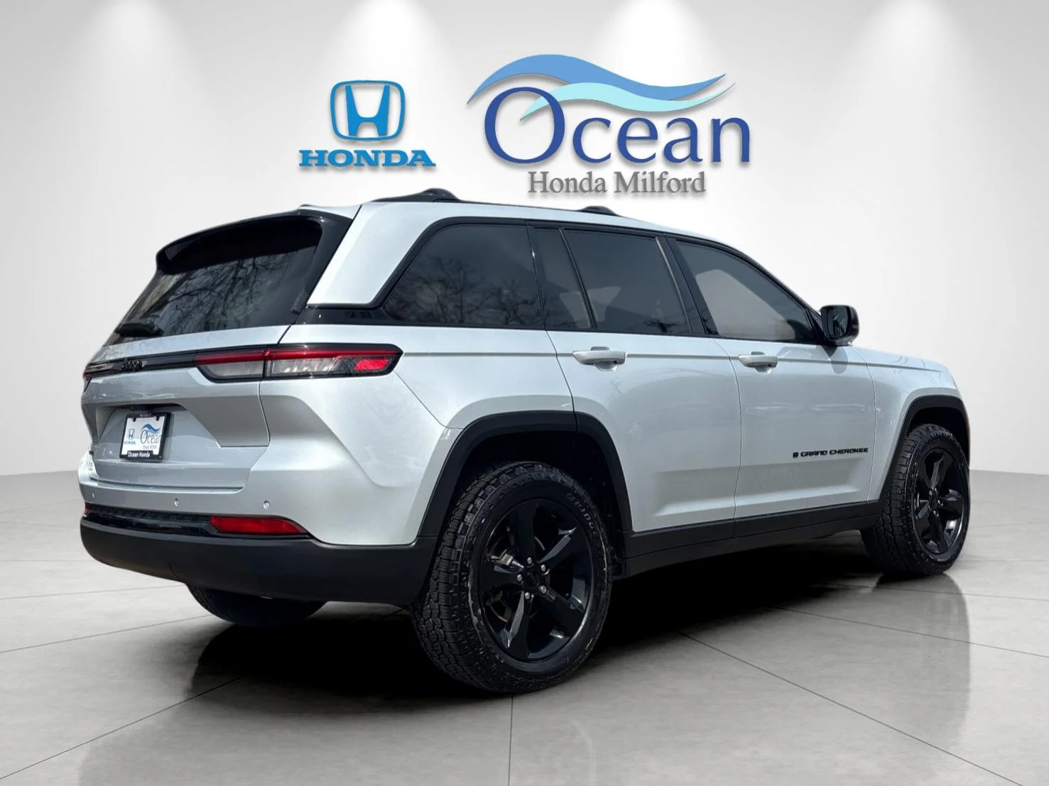 Pre-Owned 2022 Jeep Grand Cherokee Altitude 4D Sport Utility in