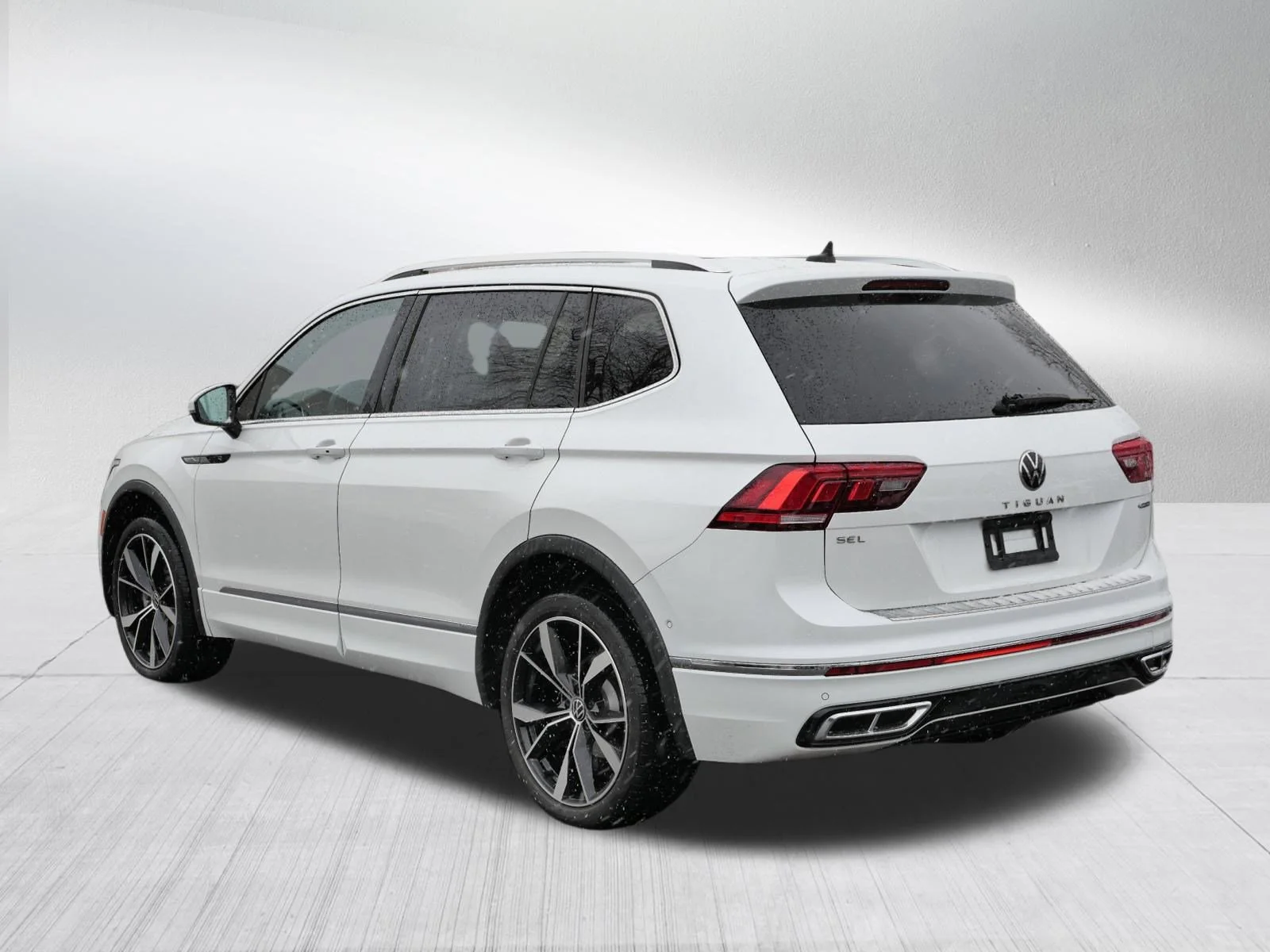 Certified Used 2022 Oryx White Pearl Volkswagen SEL R-Line image 5
