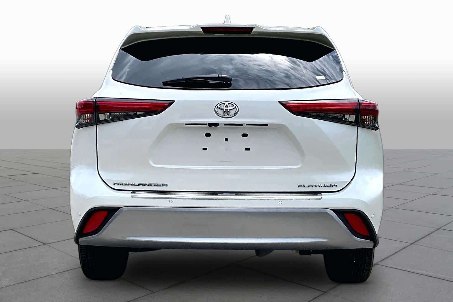 Used 2021 Blizzard Pearl Toyota Platinum image 5