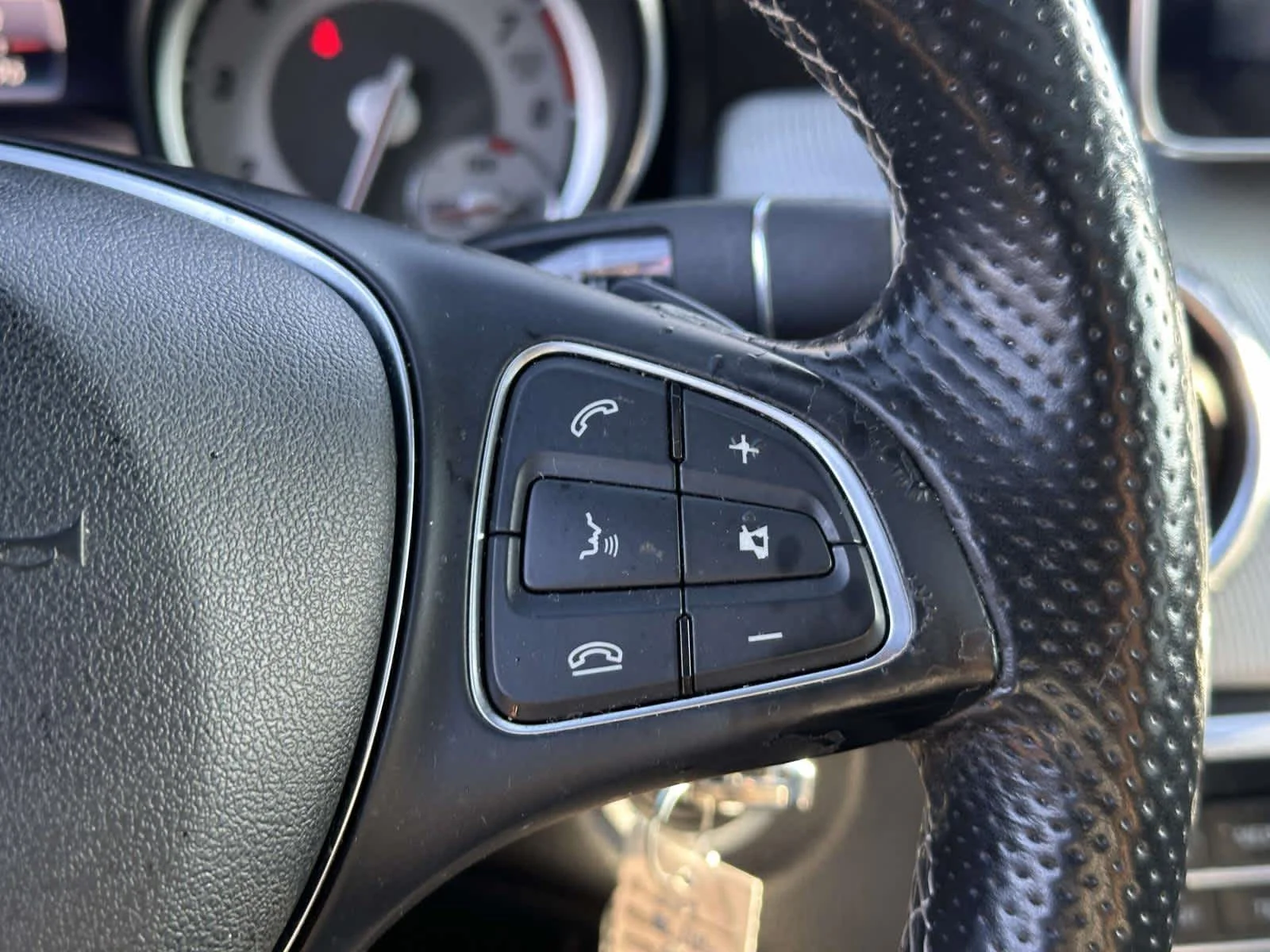 Used 2016 Cirrus White Mercedes-Benz GLA 250 image 29