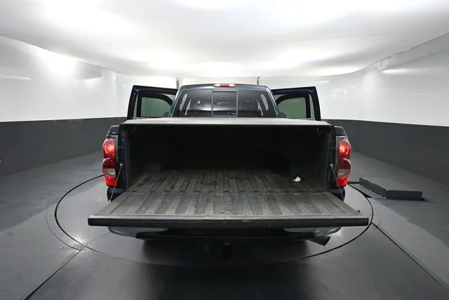 Used 2005 Blue Chevrolet LS image 37