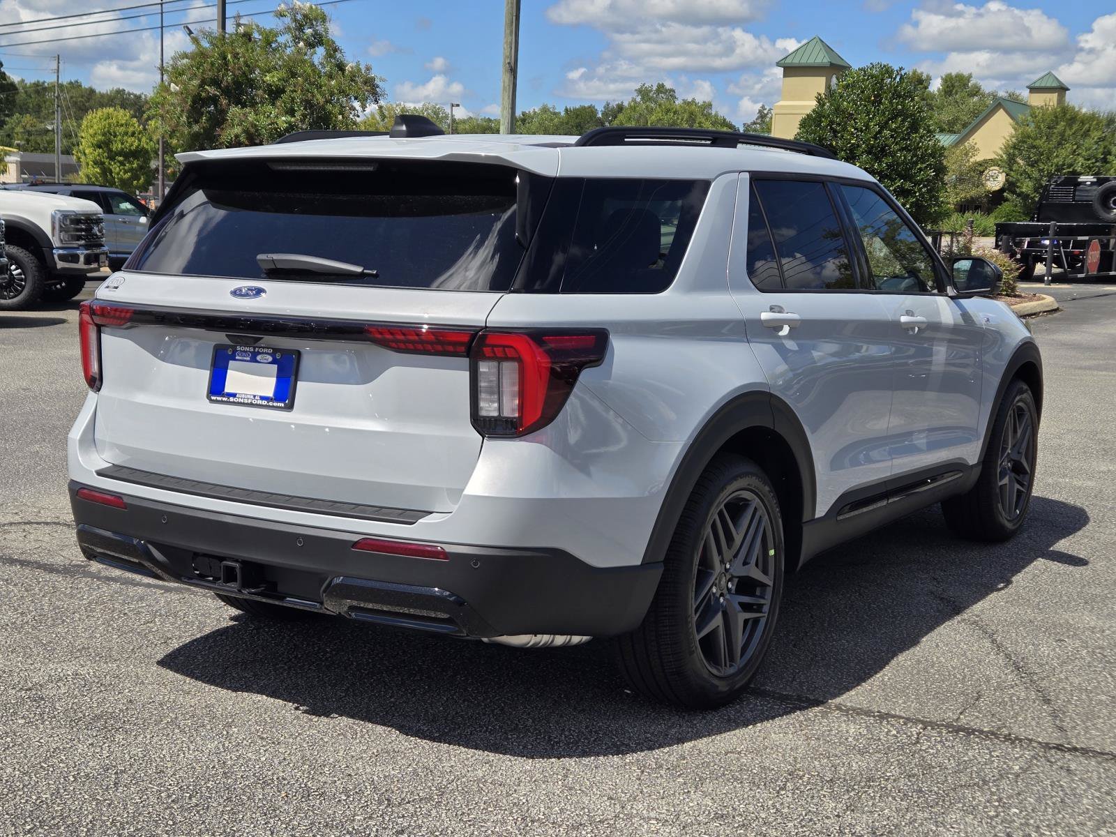 New 2026 Space White Metallic FORD ST-Line image 8
