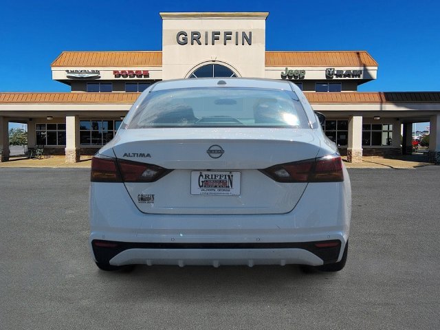 Used 2025 White Nissan 2.5 SV image 8